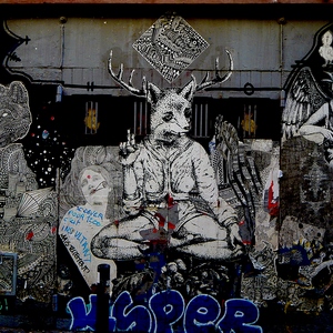 Street-art représentant un homme à la tête de renard avec des bois de cerf - France  - collection de photos clin d'oeil, catégorie streetart